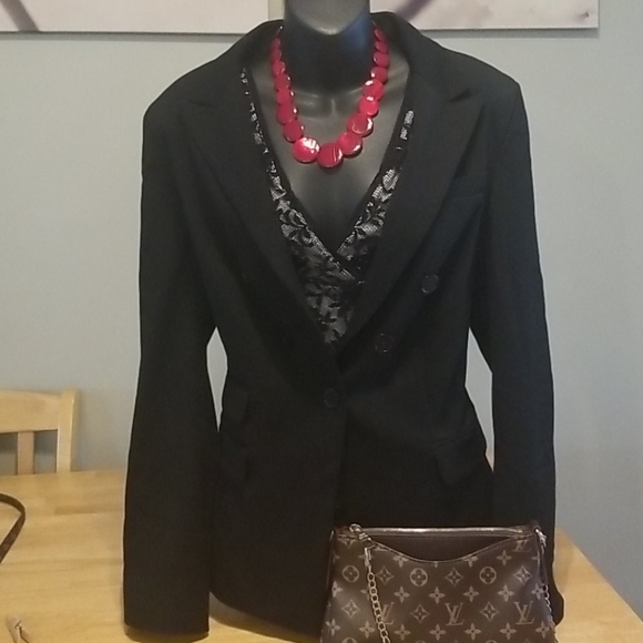 Black and white top - Picture 2 of 4